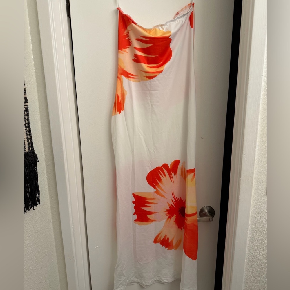 Strapless White Maxi Dress with Red-Orange Floral Print - Picture 4 of 6